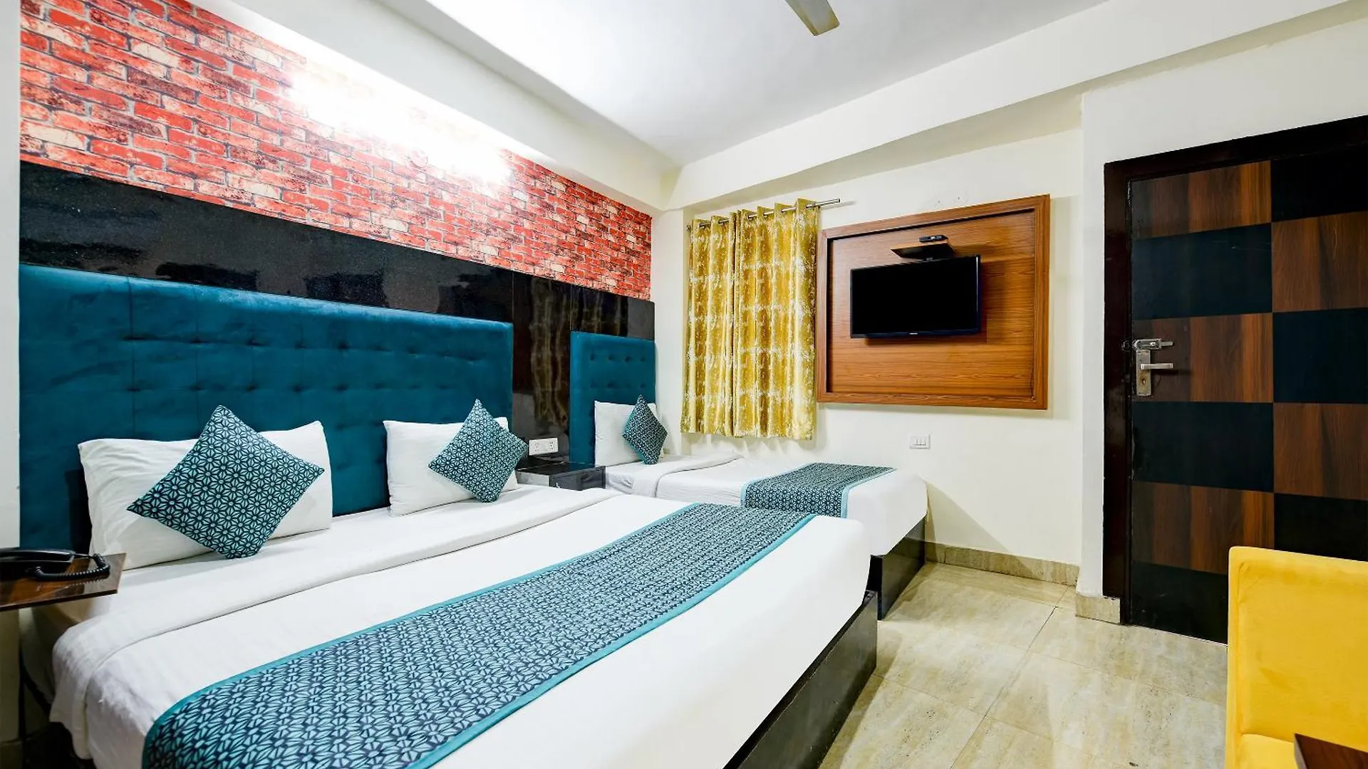 Hotel Emerald Park At Airport