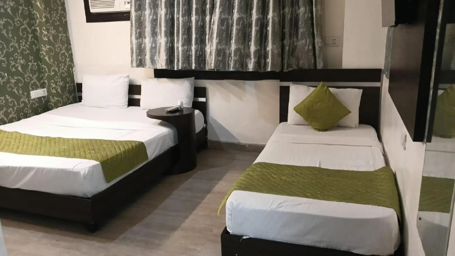 Hotel Emerald Park At Airport
